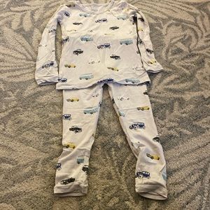 Kyte Baby long sleeve 3T pajamas in vintage car